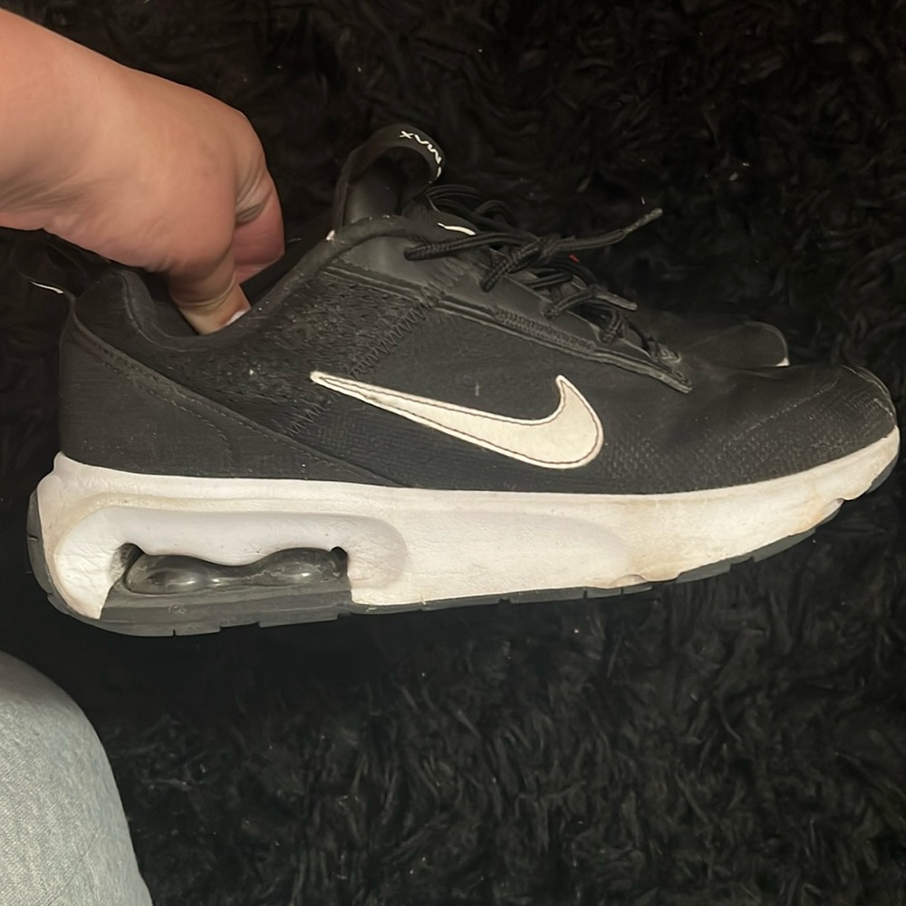 Women’s Size 9 Nike air max